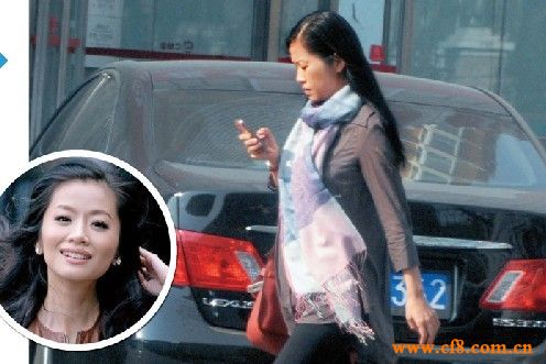 曾子墨老公黎辉，毕业于中国人民大学、美国耶鲁大学，工商管理硕士。1994年，加MorganStanley(摩根士丹利)美国总部，任投资银行部经理。在1994—1996年间，参与了多宗美国企业的融资以及收购兼并的操作，涉及金额数十亿美元。