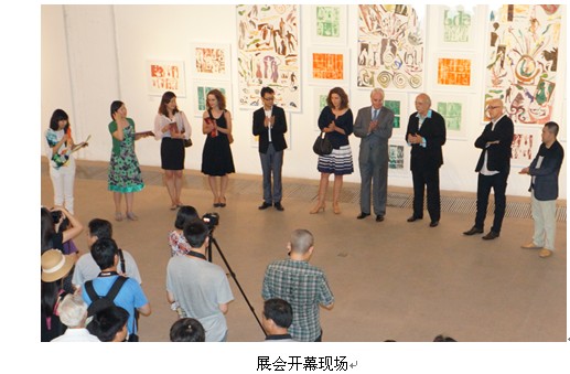 三星至尊显示器机皇亮相艺术展