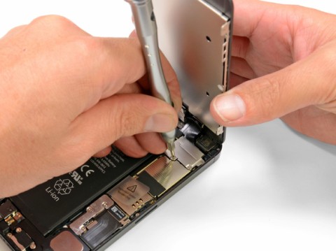 拆机报告：iPhone 5维修变的更简单容易