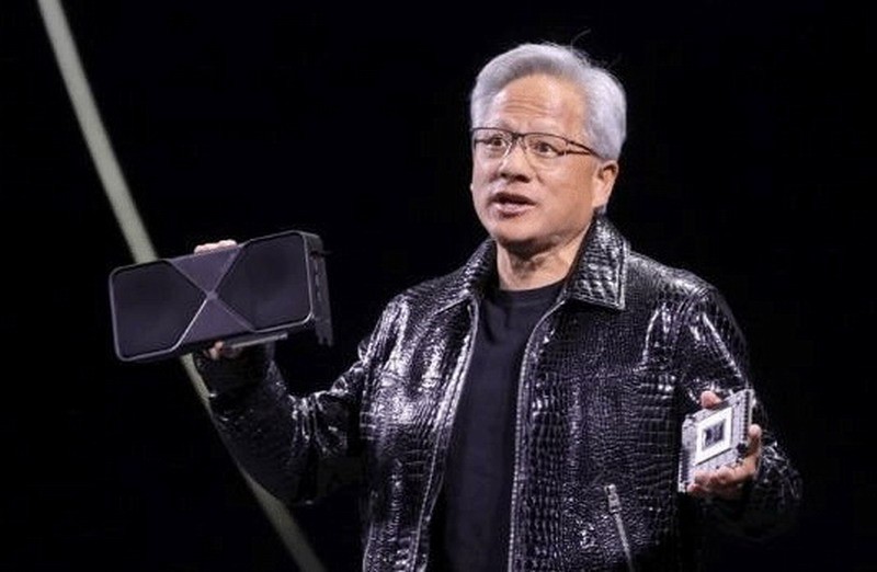 这次没穿皮衣 英伟达CEO黄仁勋已抵达深圳分公司