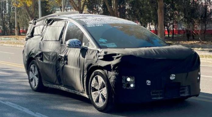 疑似理想全新车型曝光：短小车头、溜背造型，或为MEGA缩小版MPV
