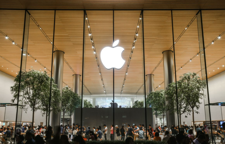 iPhone 17系列大卖！苹果2025Q4美国市场份额飙升至69%