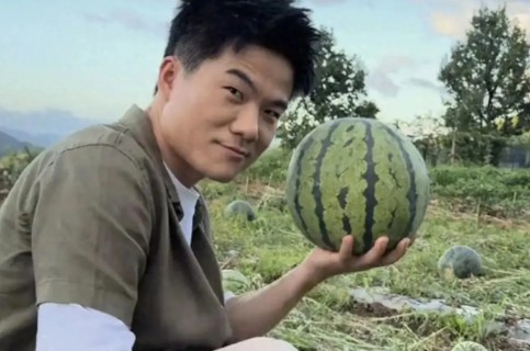 昨夜今晨：罗永浩称董宇辉年入二三十亿 世界人形机器人足球赛中国夺冠