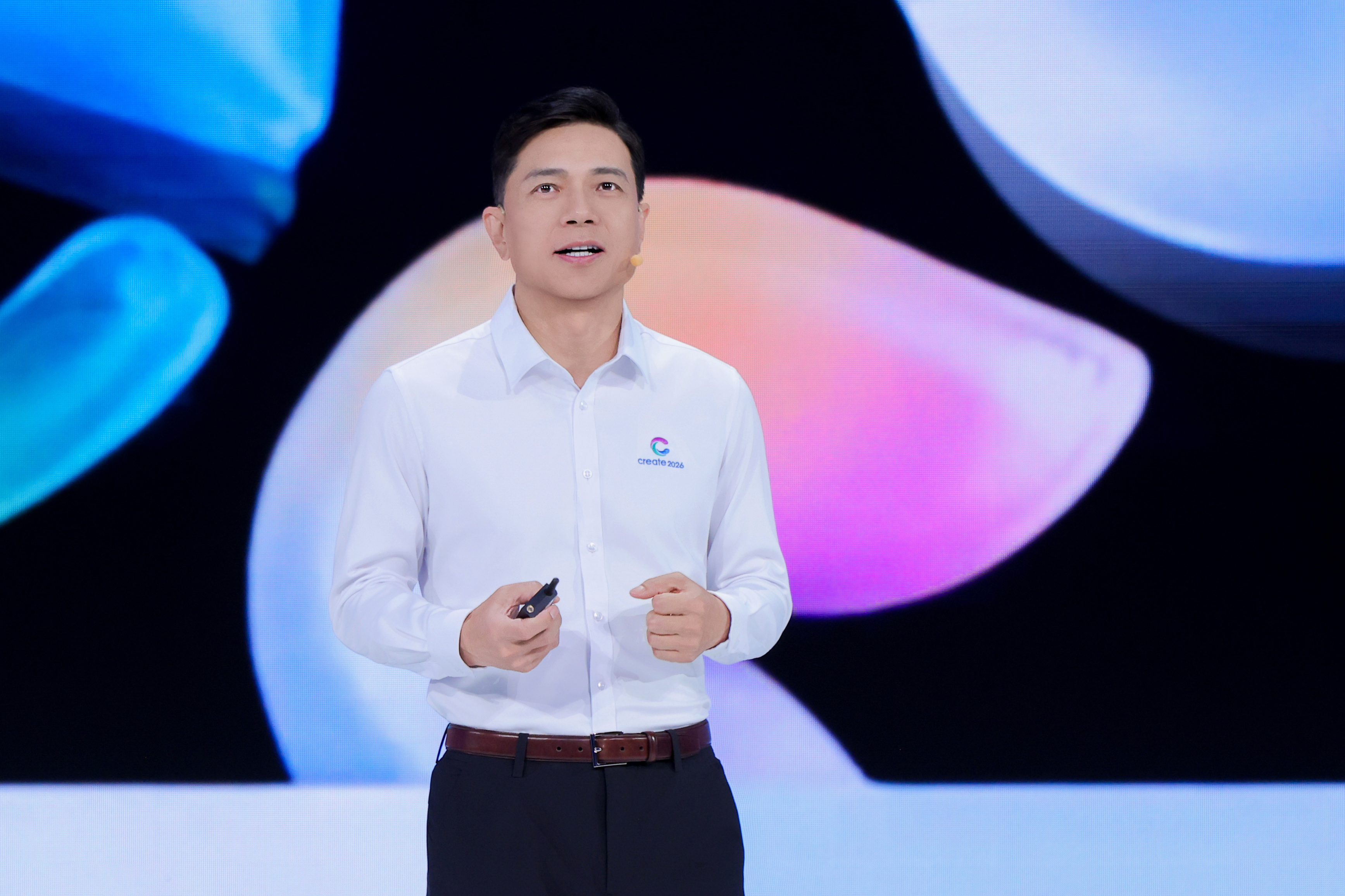 AI步入“自我进化”时代，李彦宏首提AI时代度量衡“DAA”