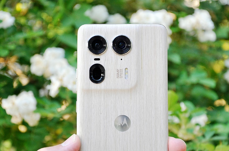 moto X50 Ultra全面评测：十年前的实木壳 十年后的AI心