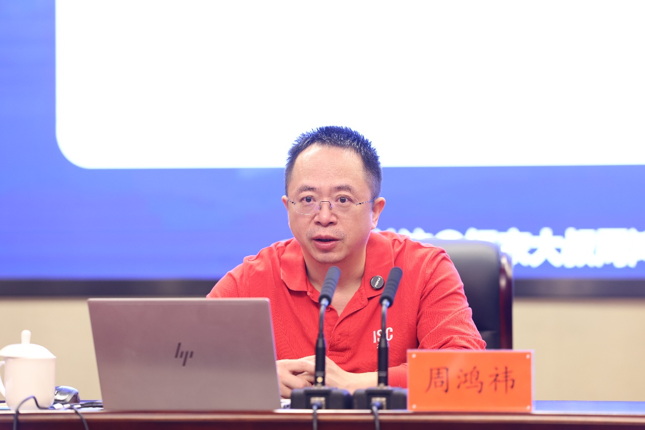 周鸿祎江苏泰州讲大模型如何打造新质生产力 提出AI转型“一四三六N”方法