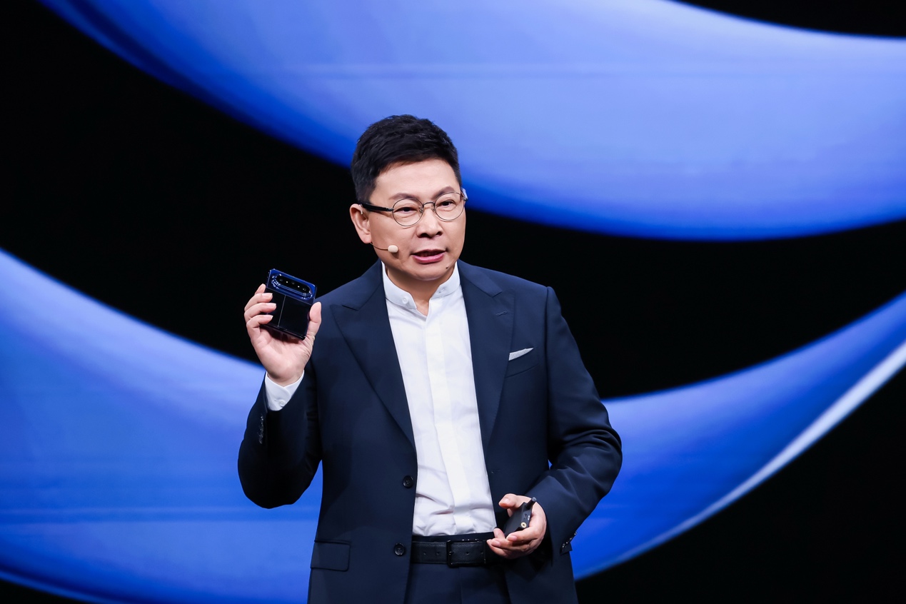 大阔折HUAWEI Pura X Max亮相，华为再拓折叠屏赛道，售价10999元起