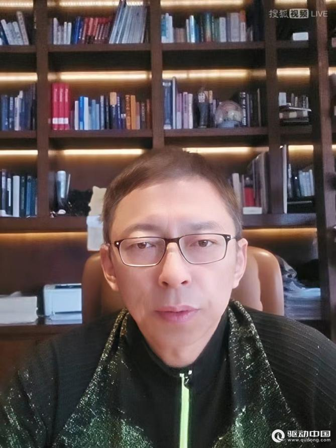 肯塔基州坠机事故引关注？“AI女神”李飞飞获女王工程奖？《张朝阳的英语课》学知识看世界