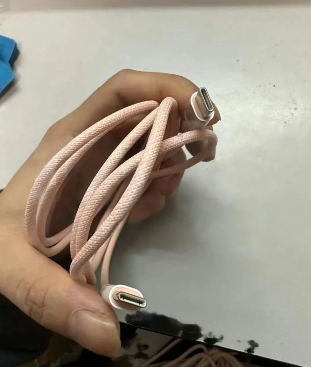 iPhone 15系列USB-C数据线曝光，或支持最高40Gbps数据传输速度