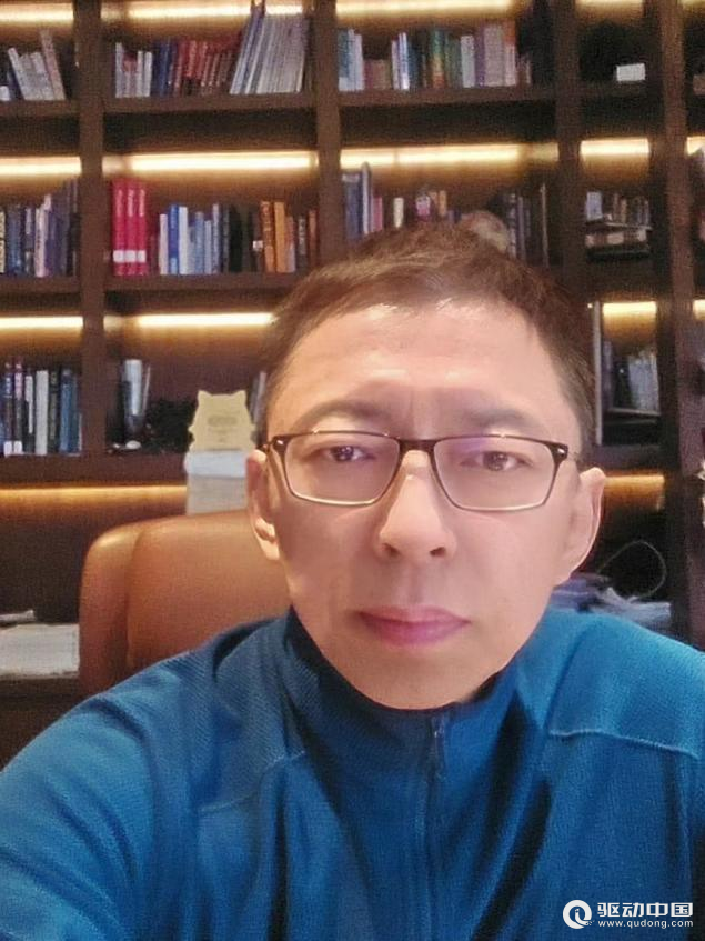 从35年病痛抗争到百岁长寿探秘 《张朝阳的英语课》解读生命科学