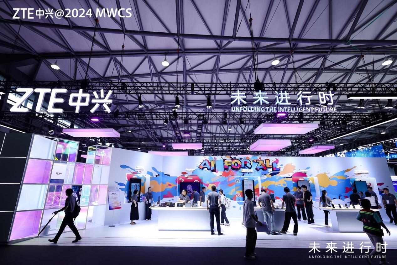 中兴通讯亮相MWC上海展，全场景AI终端应用与裸眼3D新品惊艳全场